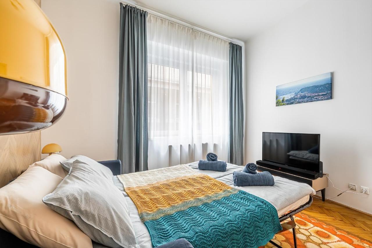 Then & Now Apartman *