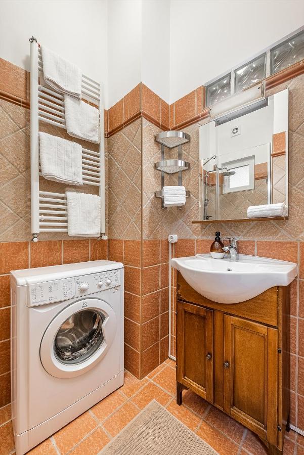 Then & Now Apartman